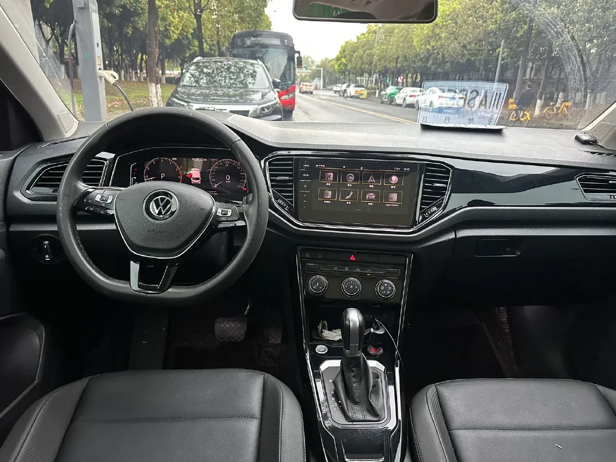 2021 Volkswagen T-Roc 1.4T 150HP L4 7DCT,autocango,china used car exporter,china ev exporter,chinese used car exporter,chinese used ev exporter