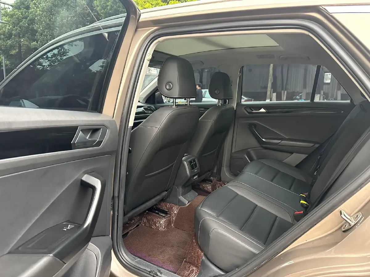 2021 Volkswagen T-Roc 1.4T 150HP L4 7DCT,autocango,china used car exporter,china ev exporter,chinese used car exporter,chinese used ev exporter