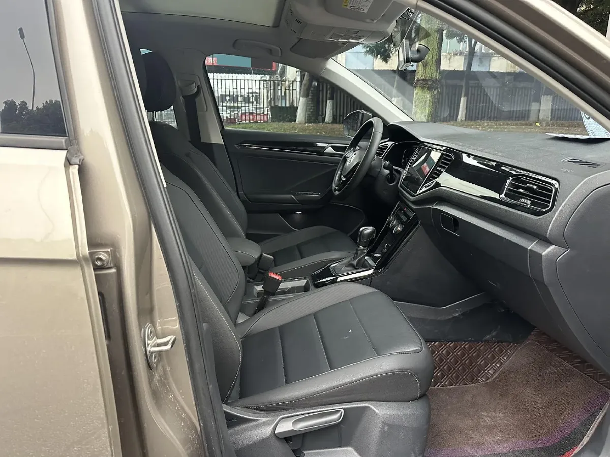 2021 Volkswagen T-Roc 1.4T 150HP L4 7DCT,autocango,china used car exporter,china ev exporter,chinese used car exporter,chinese used ev exporter