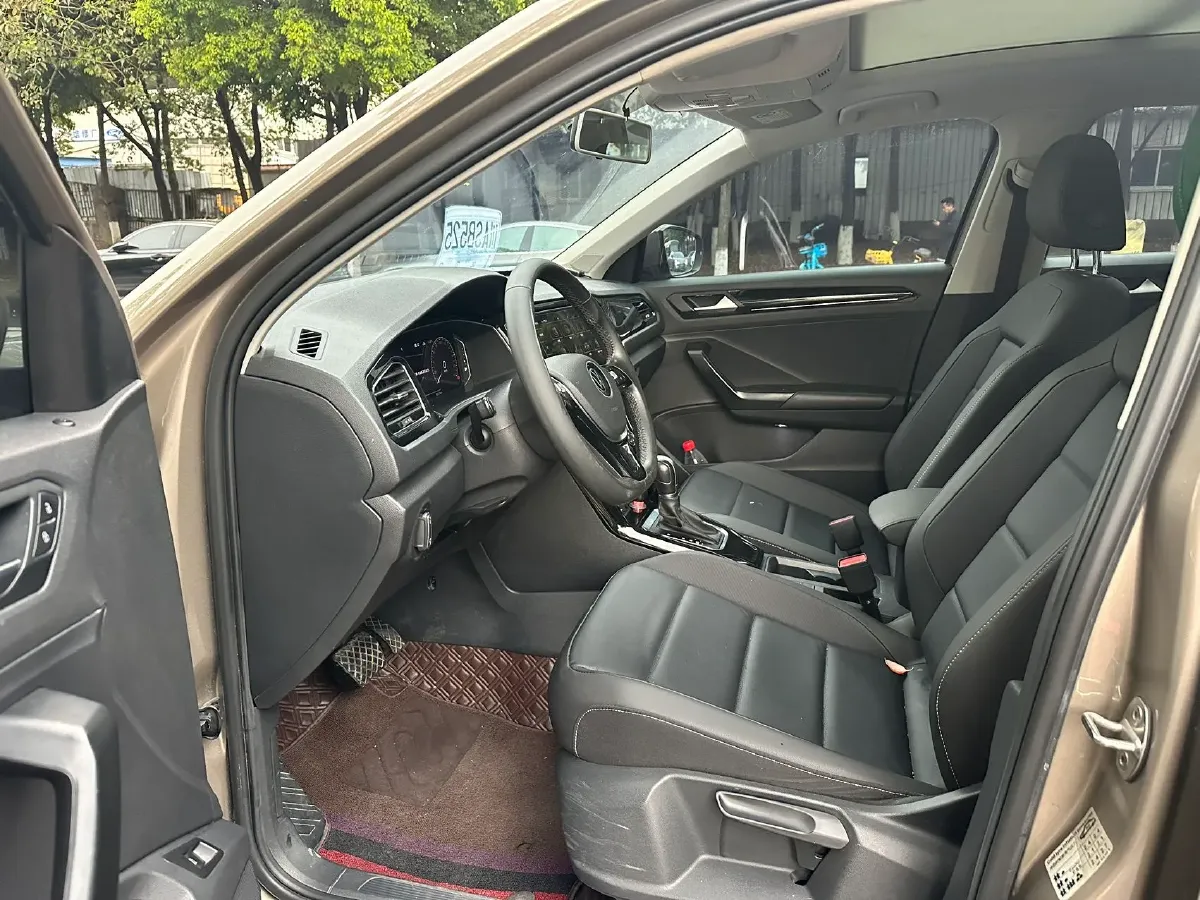 2021 Volkswagen T-Roc 1.4T 150HP L4 7DCT,autocango,china used car exporter,china ev exporter,chinese used car exporter,chinese used ev exporter