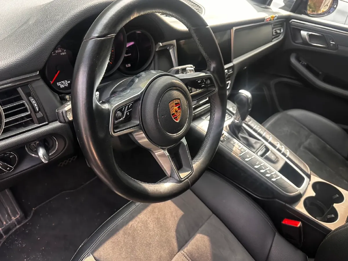 2018 Porsche Macan 2.0T 252HP L4 7DCT,autocango,china used car exporter,china ev exporter,chinese used car exporter,chinese used ev exporter