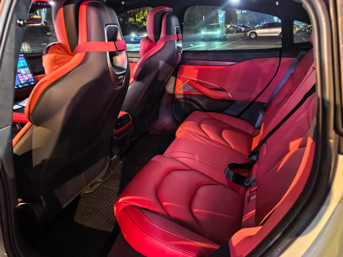 2024 MI SU7 BEV 101KWH,autocango,china used car exporter,china ev exporter,chinese used car exporter,chinese used ev exporter