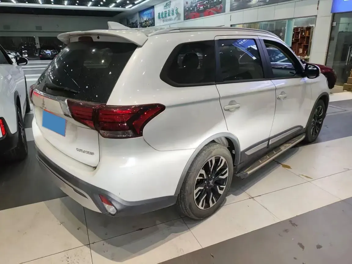 2019 Mitsubishi Outlander 2.0L 166HP L4 CVT,autocango,china used car exporter,china ev exporter,chinese used car exporter,chinese used ev exporter