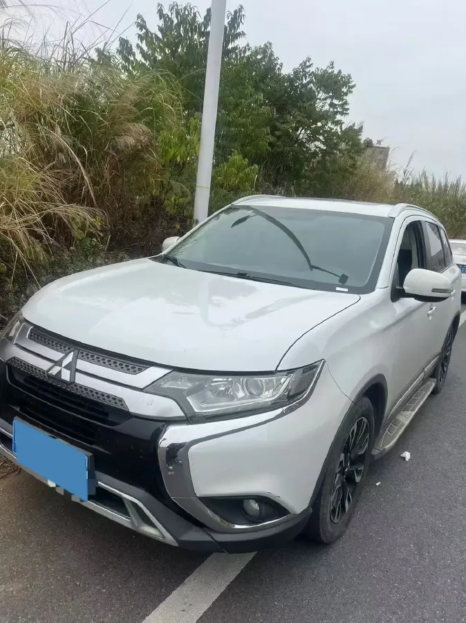 2019 Mitsubishi Outlander 2.0L 166HP L4 CVT,autocango,china used car exporter,china ev exporter,chinese used car exporter,chinese used ev exporter