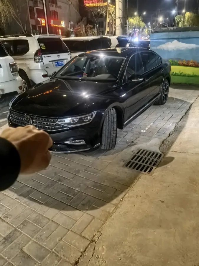 2023 Volkswagen Magotan 2.0T 186HP L4 7DCT,autocango,china used car exporter,china ev exporter,chinese used car exporter,chinese used ev exporter