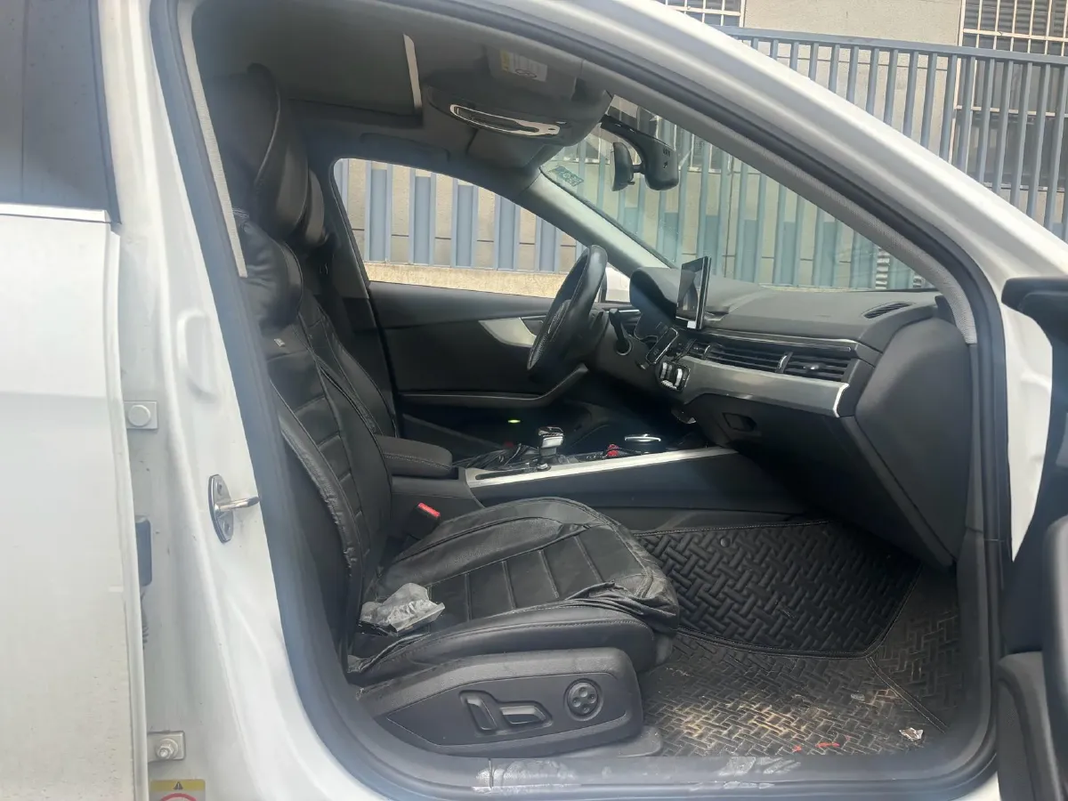 2020 Audi A4L 2.0T 190HP L4 7DCT,autocango,china used car exporter,china ev exporter,chinese used car exporter,chinese used ev exporter