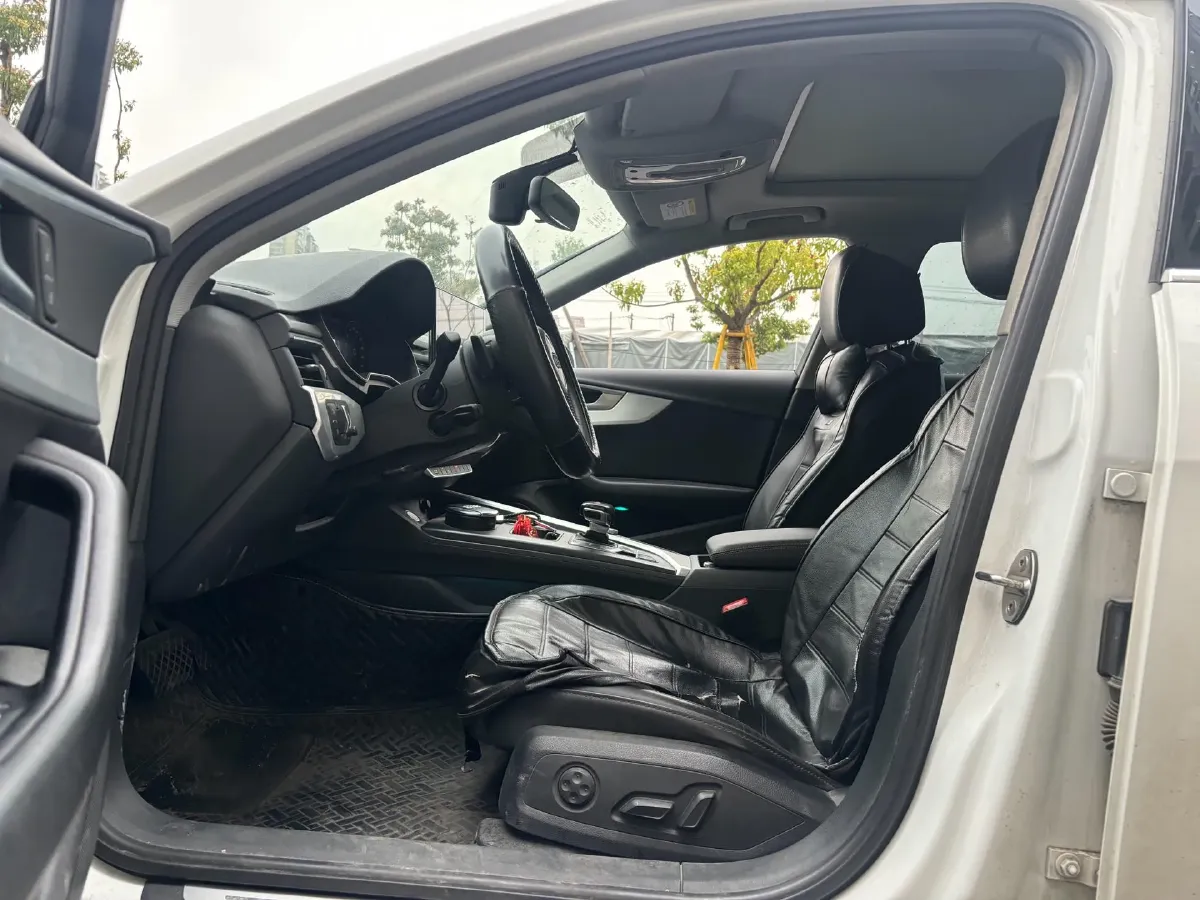 2020 Audi A4L 2.0T 190HP L4 7DCT,autocango,china used car exporter,china ev exporter,chinese used car exporter,chinese used ev exporter