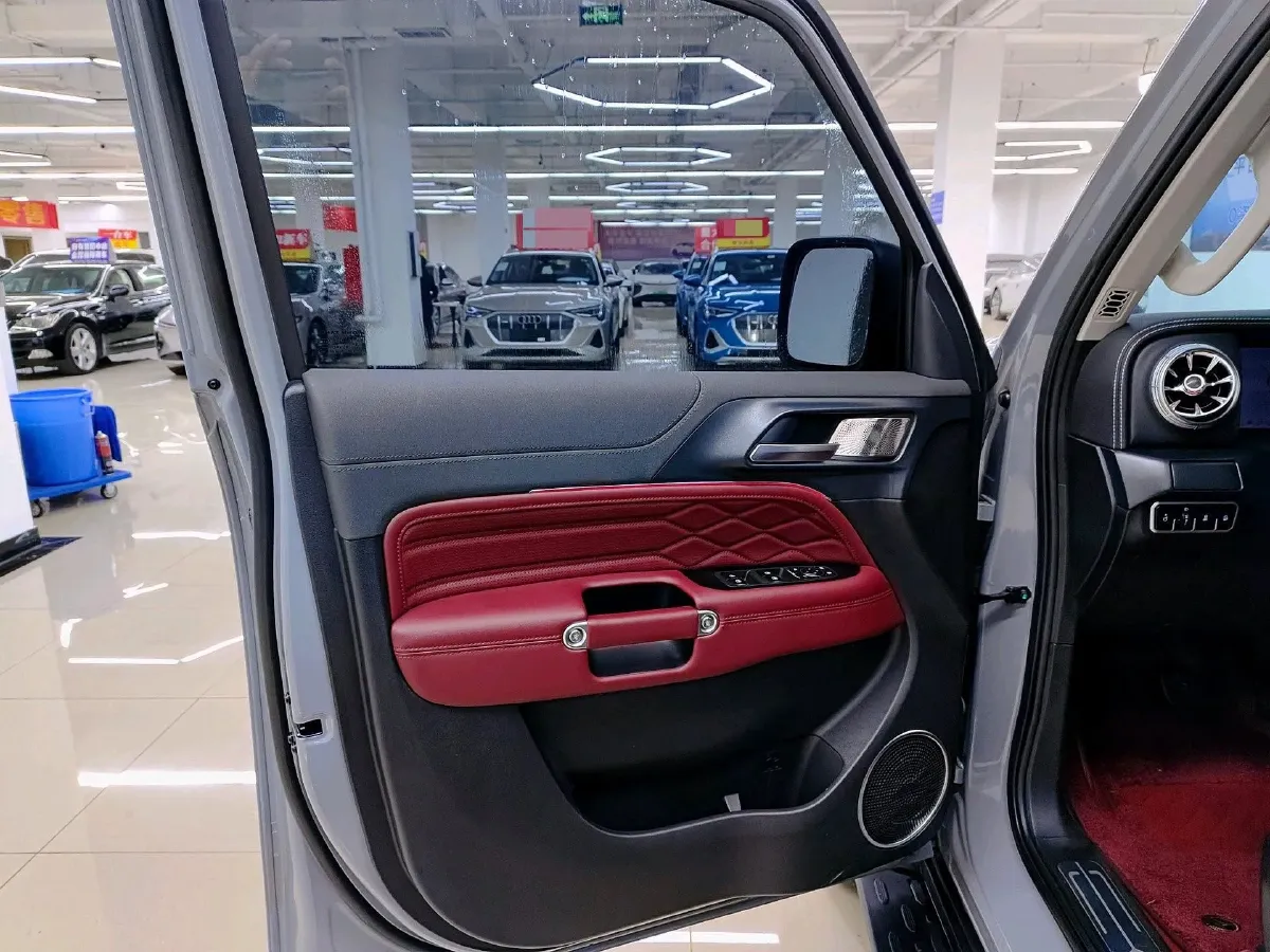 2025 Tank 300 2.4T 186HP L4 9AT,autocango,china used car exporter,china ev exporter,chinese used car exporter,chinese used ev exporter