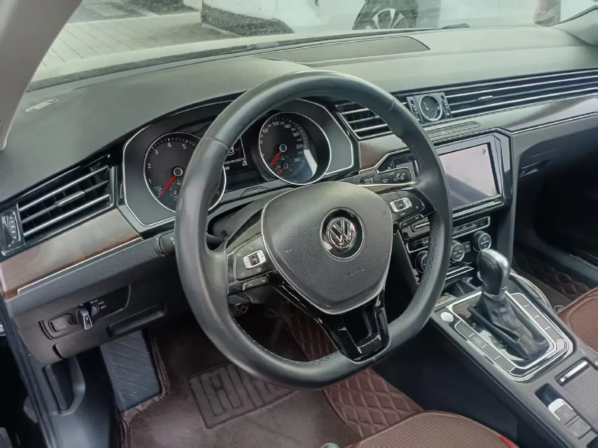 2019 Volkswagen Magotan 2.0T 186HP L4 7DCT,autocango,china used car exporter,china ev exporter,chinese used car exporter,chinese used ev exporter