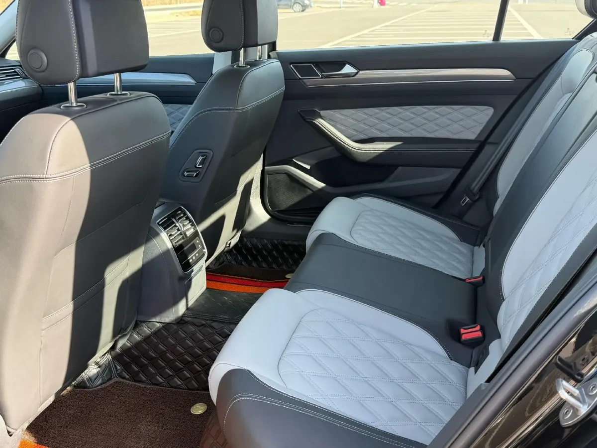 2025 Volkswagen Magotan 1.4T 150HP L4 7DCT,autocango,china used car exporter,china ev exporter,chinese used car exporter,chinese used ev exporter