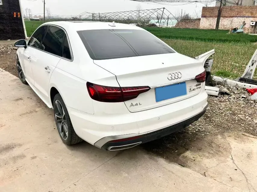 2022 Audi A4L 2.0T 190HP L4 7DCT,autocango,china used car exporter,china ev exporter,chinese used car exporter,chinese used ev exporter