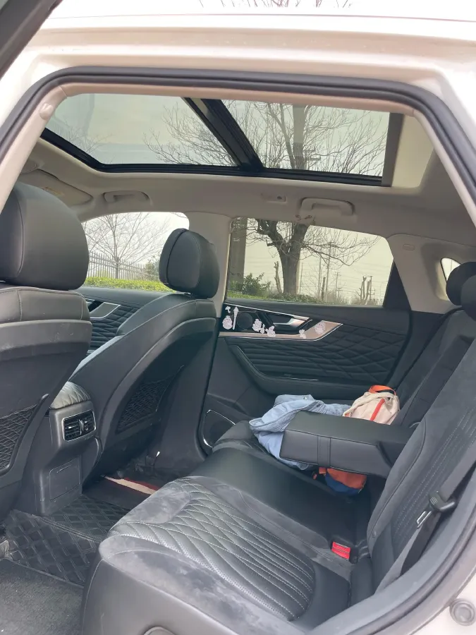 2022 HongQi HS5 2.0T 224HP L4 6AT,autocango,china used car exporter,china ev exporter,chinese used car exporter,chinese used ev exporter