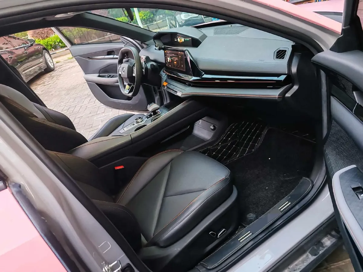 2022 ChangAn UNI-V 1.5T 188HP L4 7DCT,autocango,china used car exporter,china ev exporter,chinese used car exporter,chinese used ev exporter