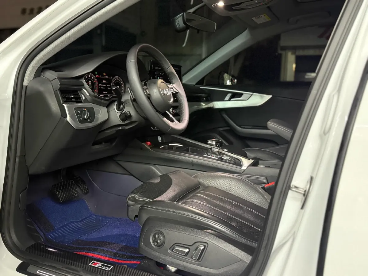 2024 Audi A4L 2.0T 190HP L4 7DCT,autocango,china used car exporter,china ev exporter,chinese used car exporter,chinese used ev exporter