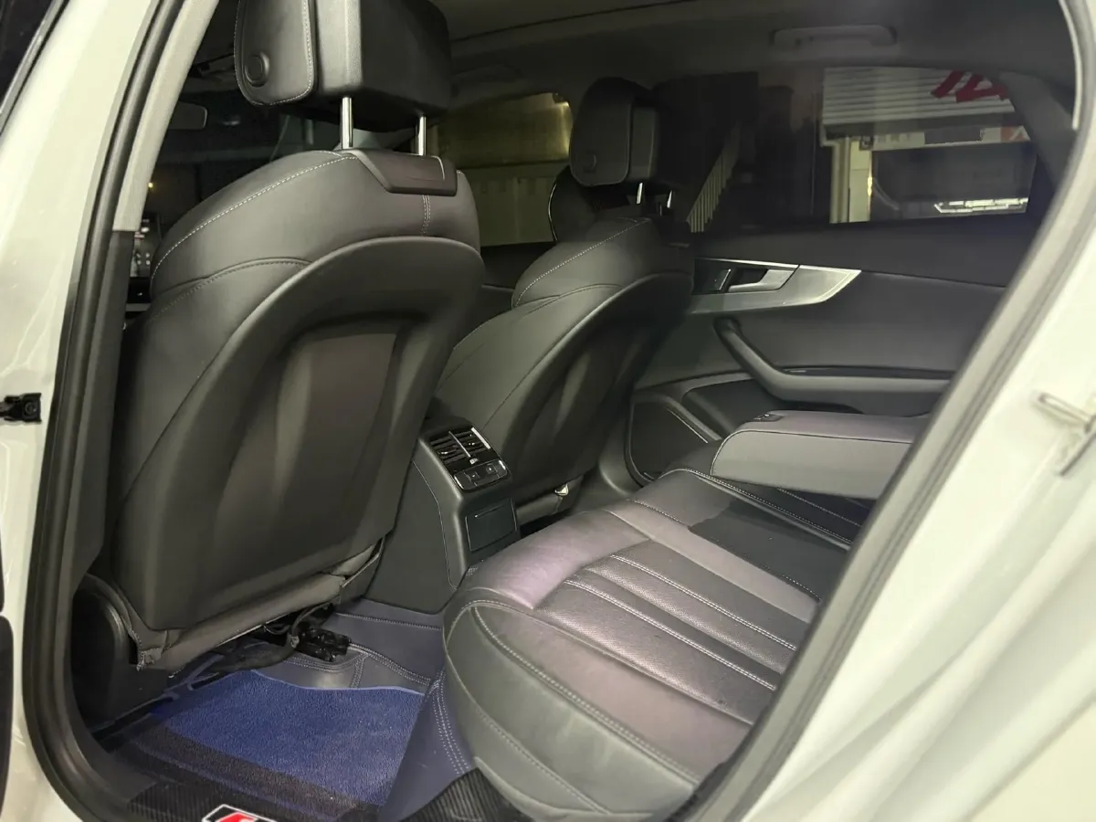 2024 Audi A4L 2.0T 190HP L4 7DCT,autocango,china used car exporter,china ev exporter,chinese used car exporter,chinese used ev exporter