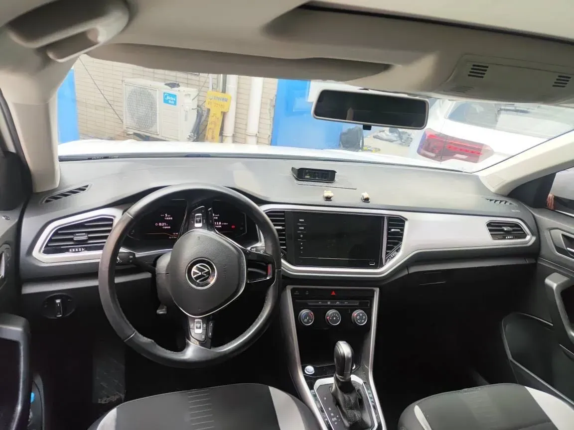 2022 Volkswagen T-Roc 1.4T 150HP L4 7DCT,autocango,china used car exporter,china ev exporter,chinese used car exporter,chinese used ev exporter