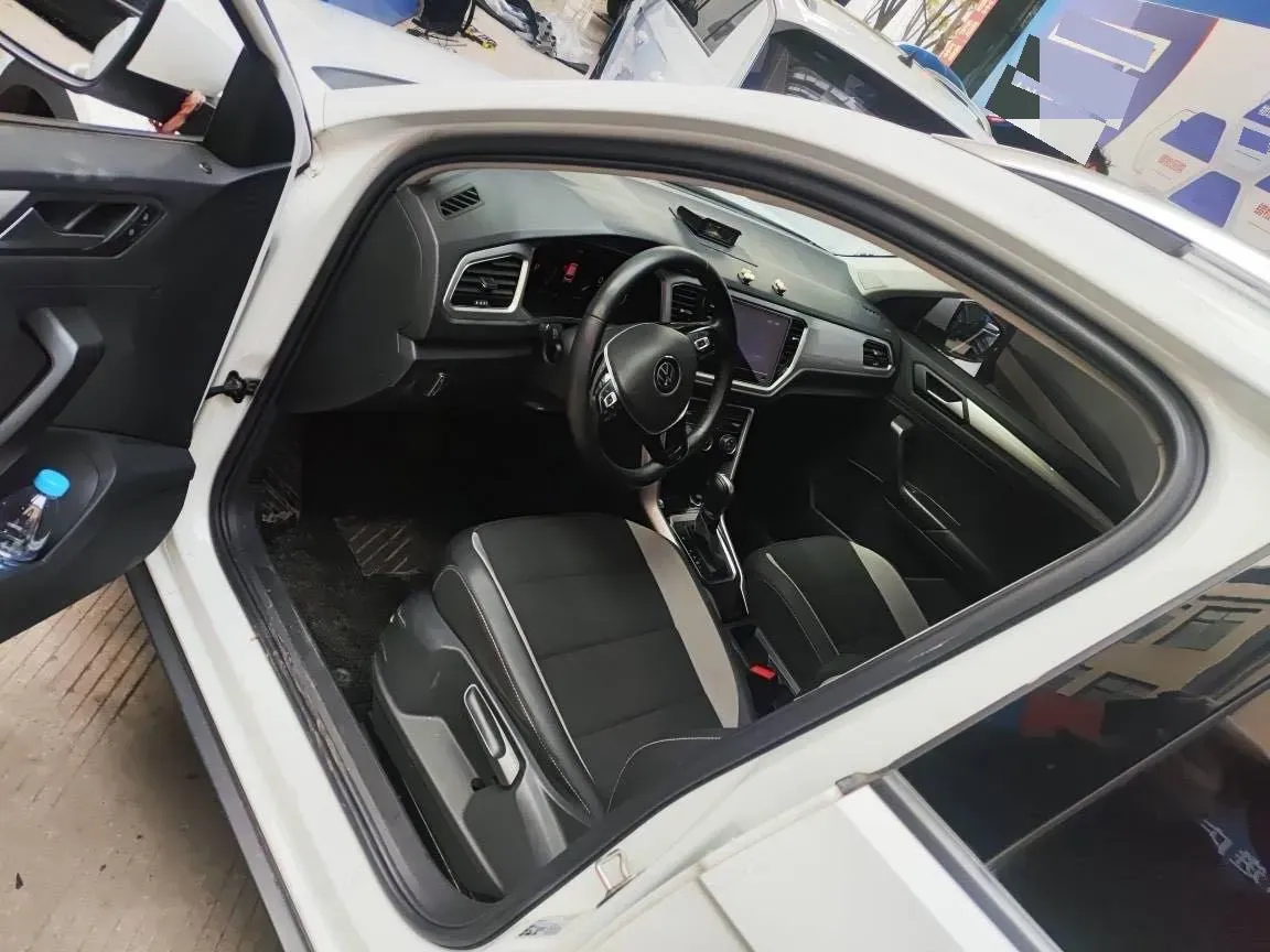 2022 Volkswagen T-Roc 1.4T 150HP L4 7DCT,autocango,china used car exporter,china ev exporter,chinese used car exporter,chinese used ev exporter