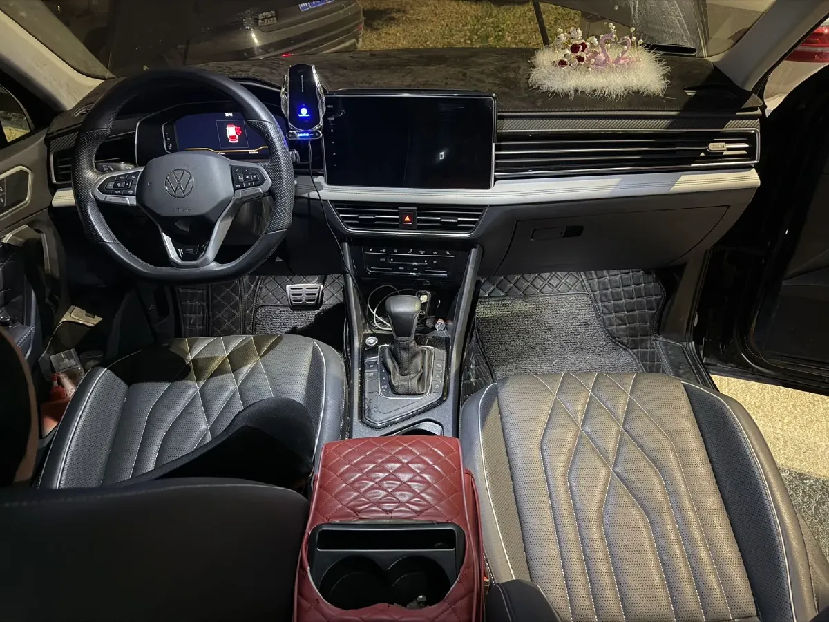 2024 Volkswagen Tiguan L 2.0T 186HP L4 7DCT,autocango,china used car exporter,china ev exporter,chinese used car exporter,chinese used ev exporter