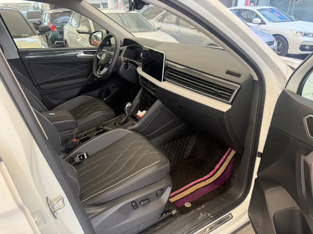 2024 Volkswagen Tiguan L 2.0T 186HP L4 7DCT,autocango,china used car exporter,china ev exporter,chinese used car exporter,chinese used ev exporter