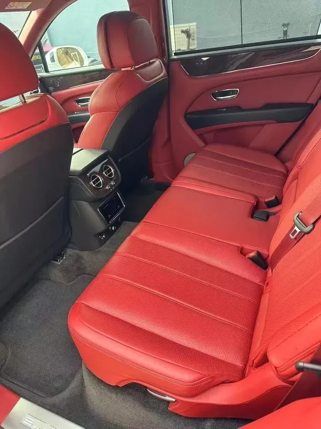 2021 Bentley Bentayga 4.0T 550HP V8 8AT,autocango,china used car exporter,china ev exporter,chinese used car exporter,chinese used ev exporter