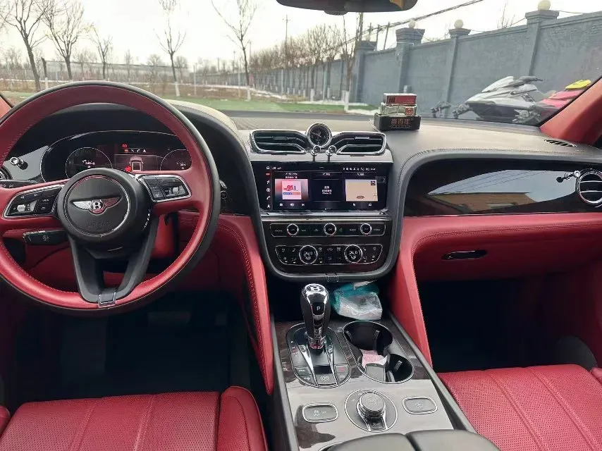 2021 Bentley Bentayga 4.0T 550HP V8 8AT,autocango,china used car exporter,china ev exporter,chinese used car exporter,chinese used ev exporter