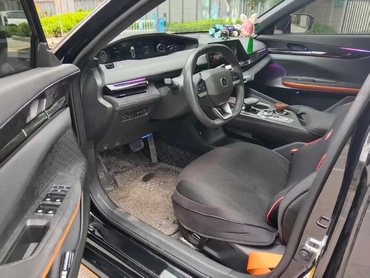 2022 ChangAn UNI-V 1.5T 188HP L4 7DCT,autocango,china used car exporter,china ev exporter,chinese used car exporter,chinese used ev exporter