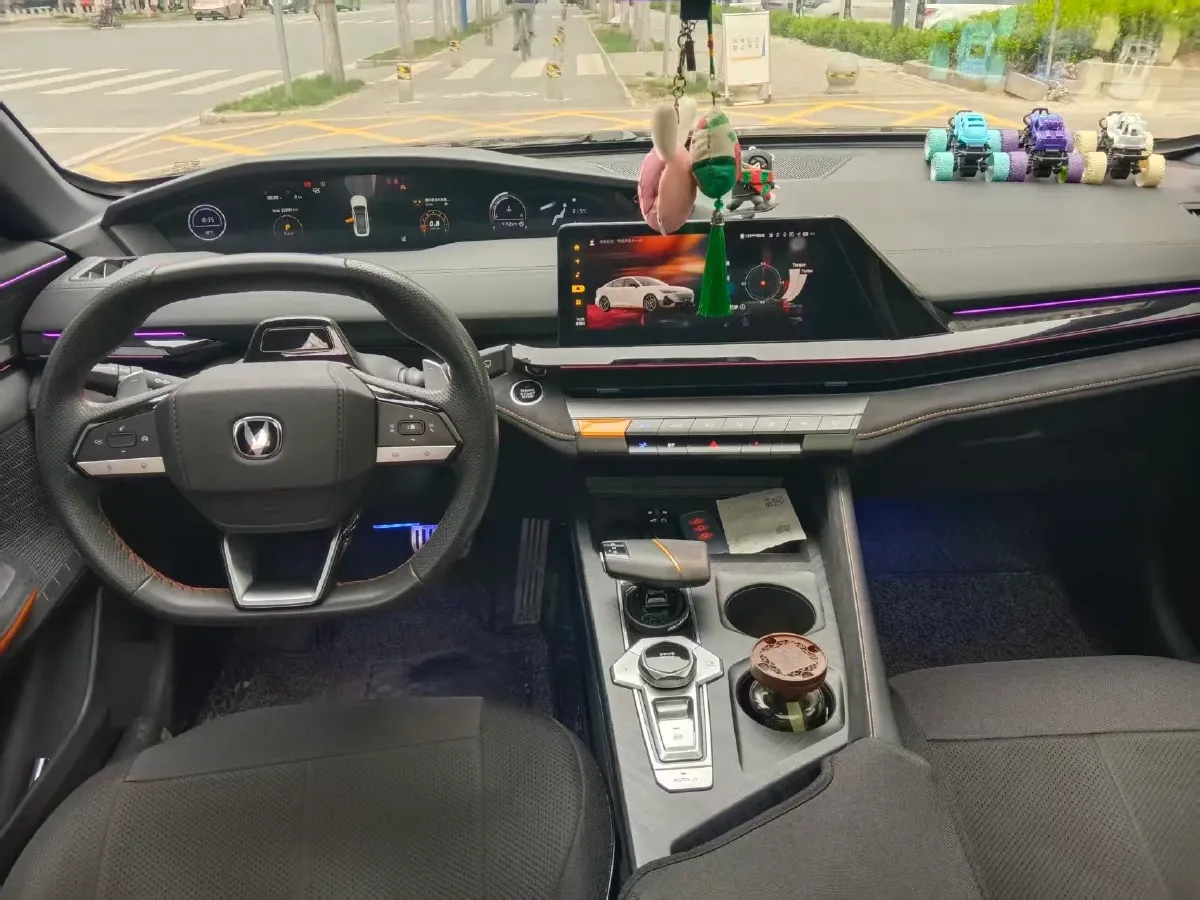 2022 ChangAn UNI-V 1.5T 188HP L4 7DCT,autocango,china used car exporter,china ev exporter,chinese used car exporter,chinese used ev exporter