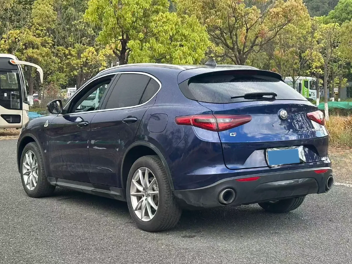 2017 Jaguar XE 2.0T 240HP L4 8AT,autocango,china used car exporter,china ev exporter,chinese used car exporter,chinese used ev exporter