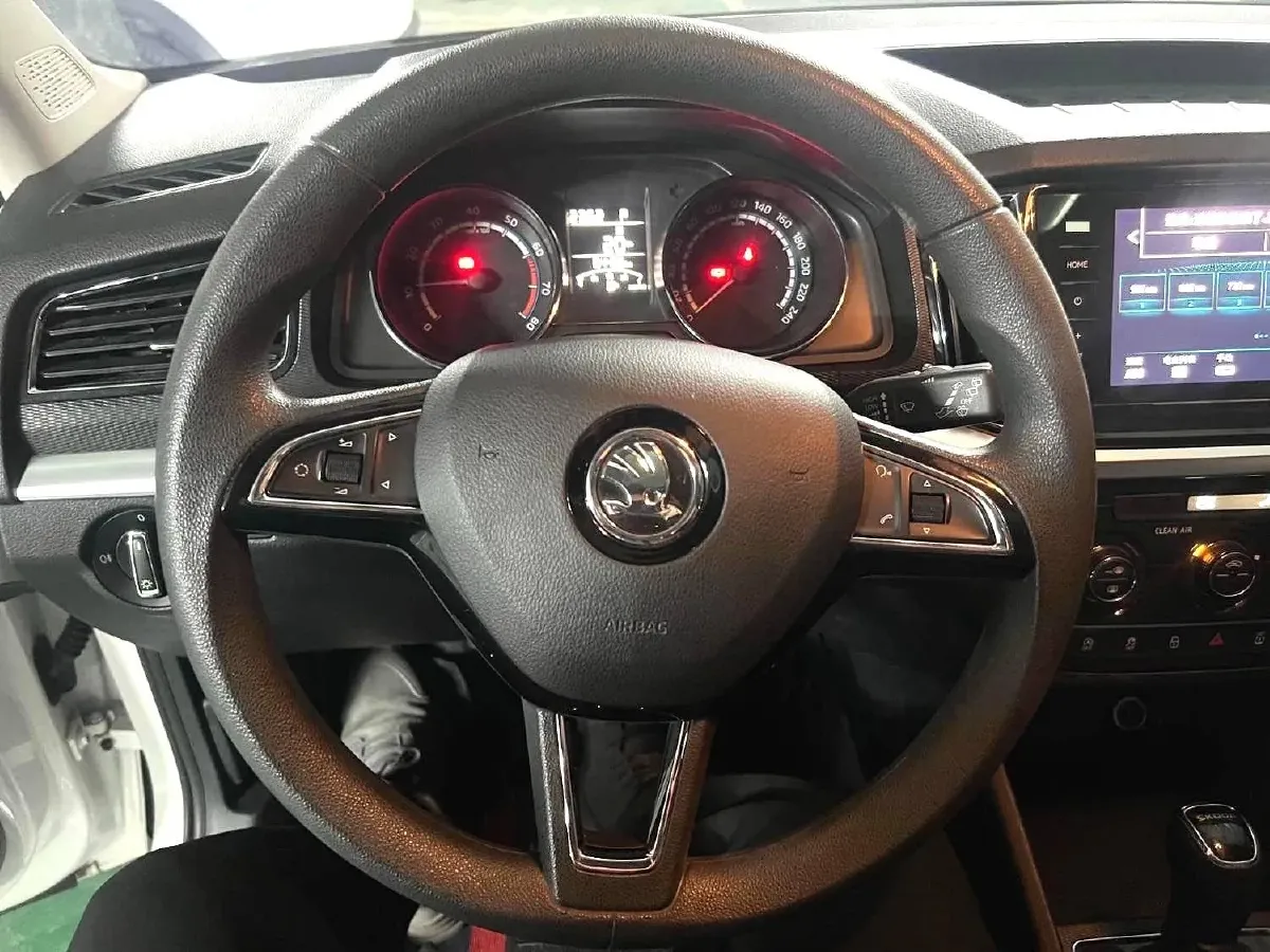 2022 Skoda Kamiq 1.5L 112HP L4 6AT,autocango,china used car exporter,china ev exporter,chinese used car exporter,chinese used ev exporter