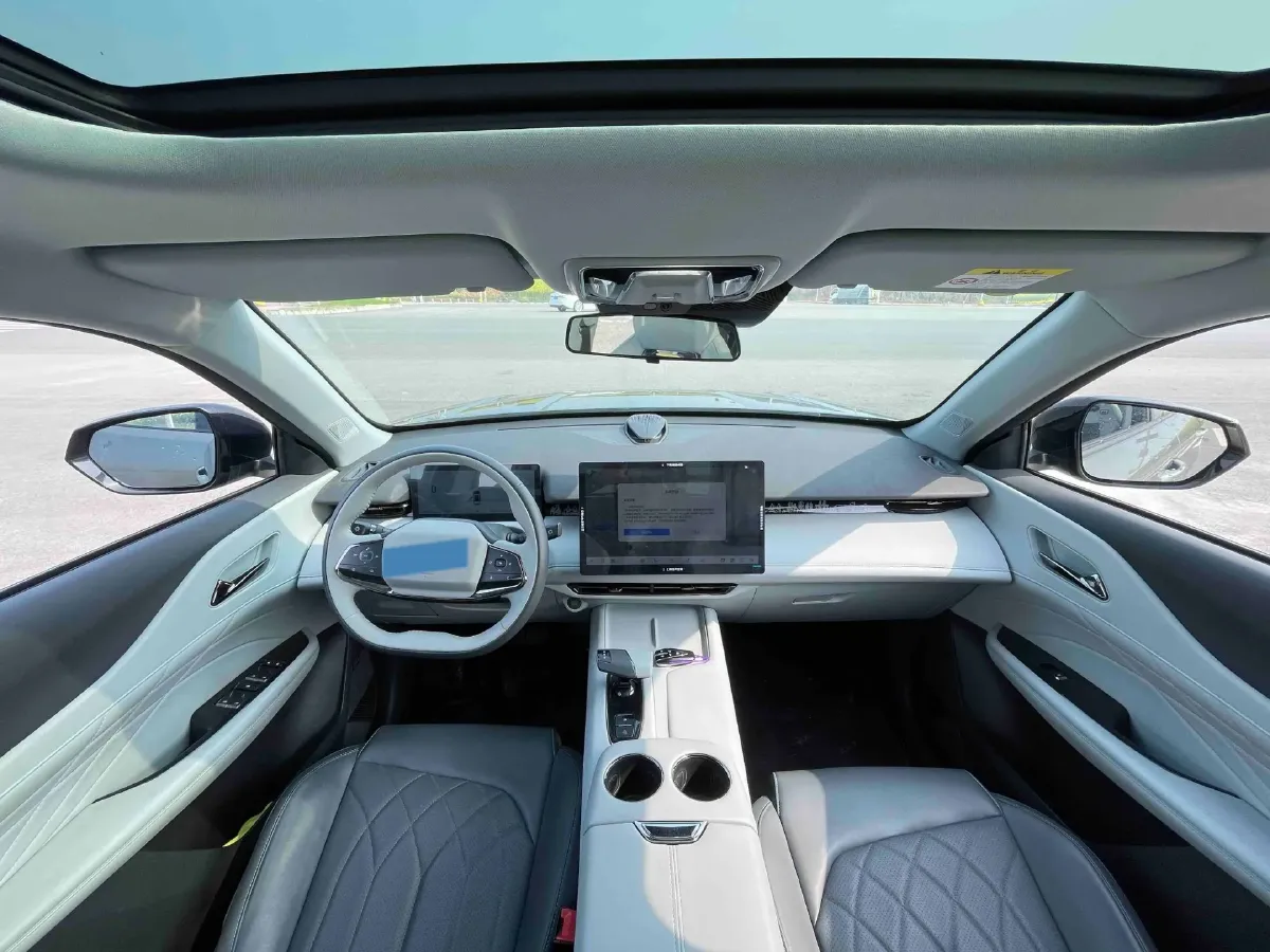 2024 ChangAn UNI-Z 1.5L 98HP L4 E-CVT PHEV 18.4KWH,autocango,china used car exporter,china ev exporter,chinese used car exporter,chinese used ev exporter