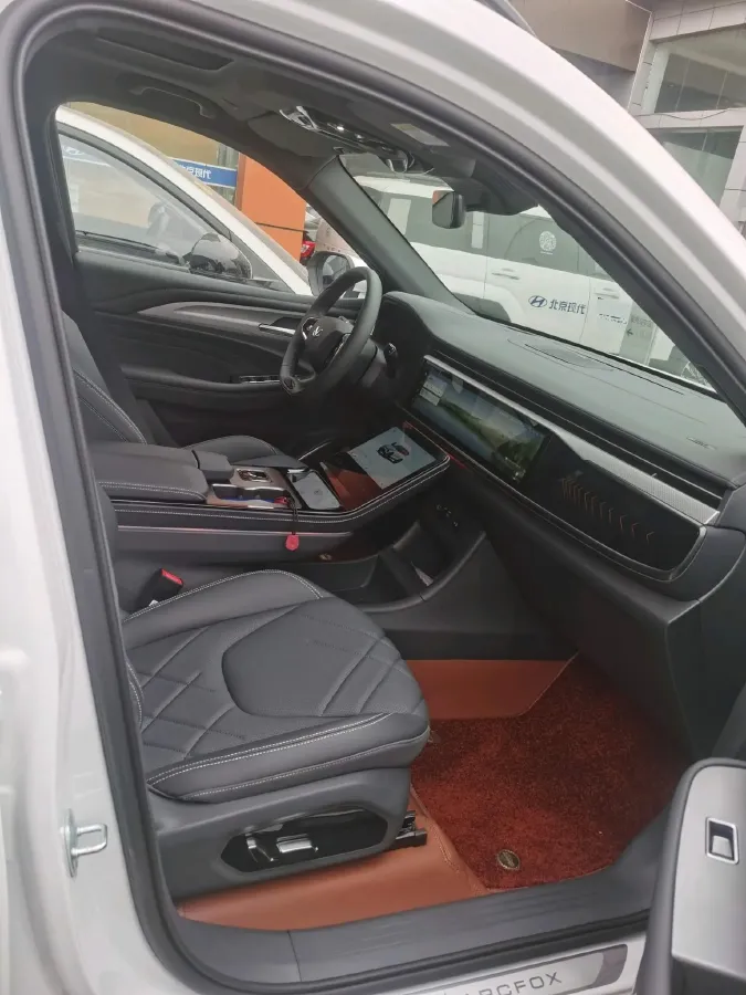 2025 ARCFOX αT6 BEV,autocango,china used car exporter,china ev exporter,chinese used car exporter,chinese used ev exporter