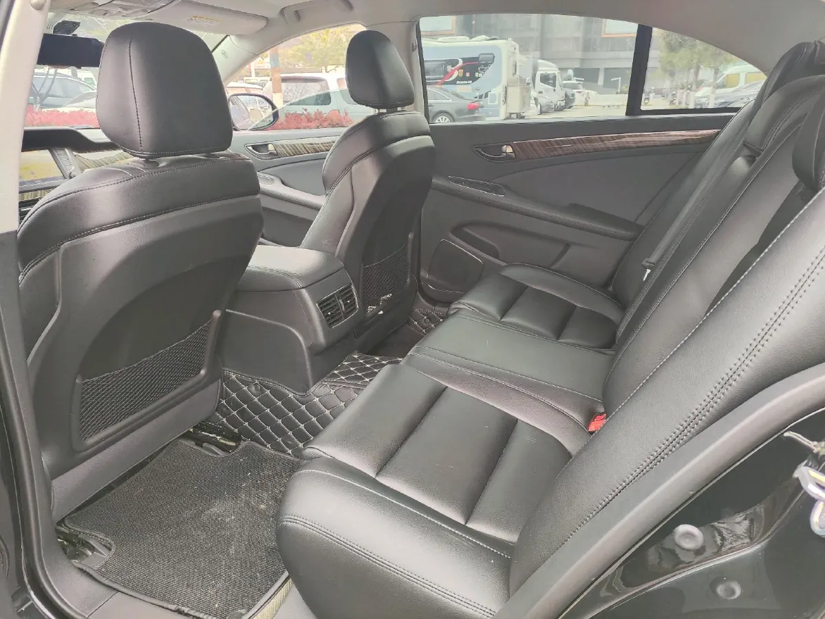 2021 HongQi H7 1.8T 188HP L4 6AT,autocango,china used car exporter,china ev exporter,chinese used car exporter,chinese used ev exporter