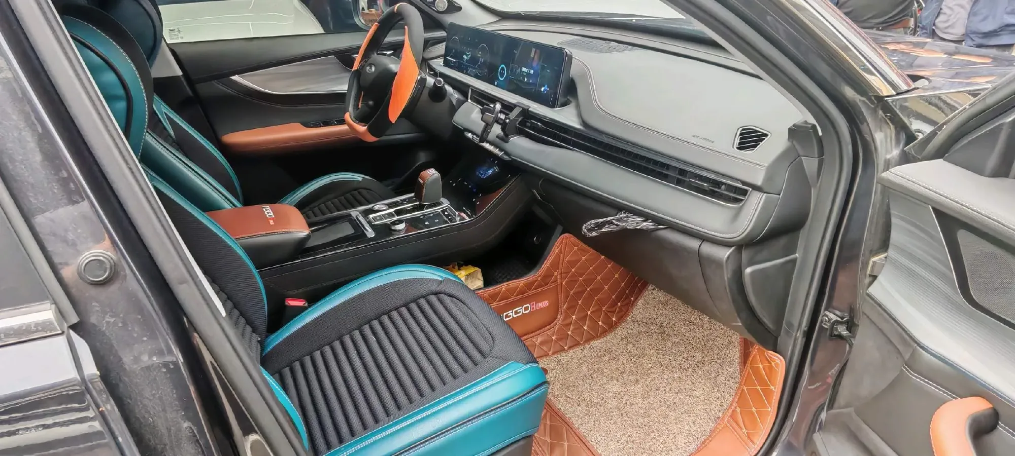 2021 Chery Tiggo 8 Plus 1.6T 197HP L4 7DCT,autocango,china used car exporter,china ev exporter,chinese used car exporter,chinese used ev exporter