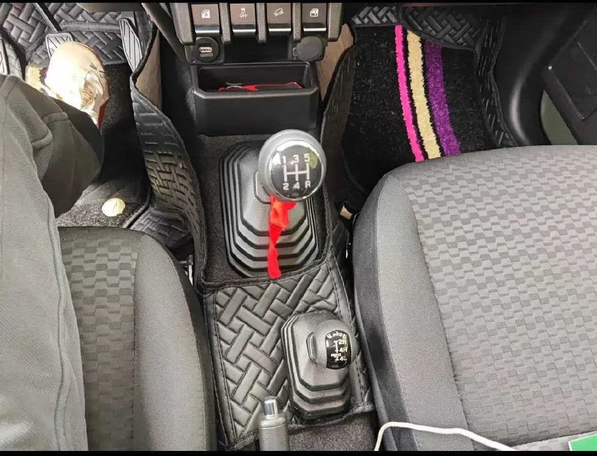 2025 Geely Coolray 1.5L 126HP L4 5MT,autocango,china used car exporter,china ev exporter,chinese used car exporter,chinese used ev exporter