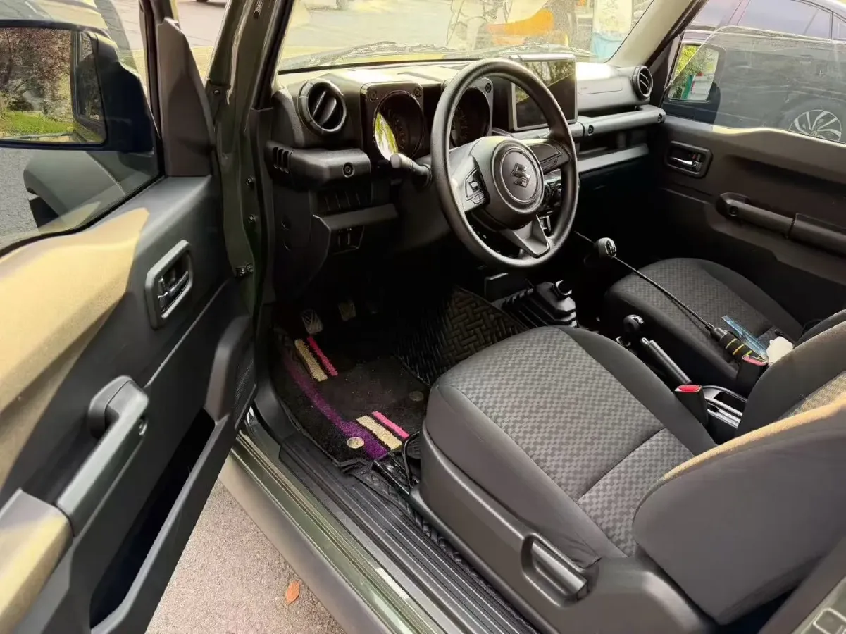 2025 Geely Coolray 1.5L 126HP L4 5MT,autocango,china used car exporter,china ev exporter,chinese used car exporter,chinese used ev exporter