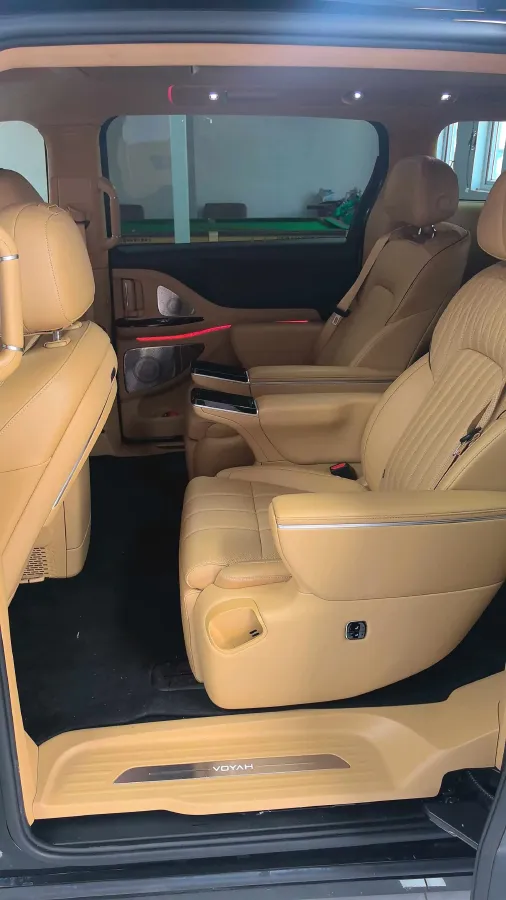 2025 Voyah Dream 1.5T 150HP L4 PHEV 41.7KWH,autocango,china used car exporter,china ev exporter,chinese used car exporter,chinese used ev exporter