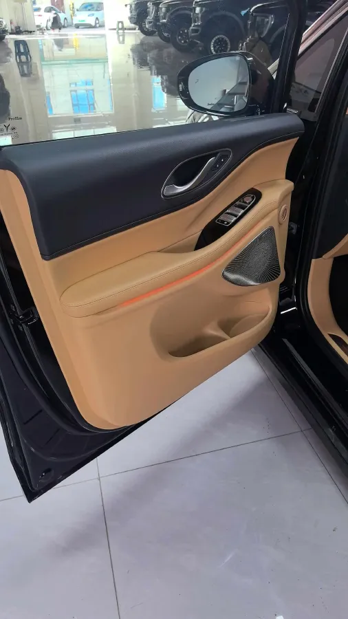 2025 Voyah Dream 1.5T 150HP L4 PHEV 41.7KWH,autocango,china used car exporter,china ev exporter,chinese used car exporter,chinese used ev exporter