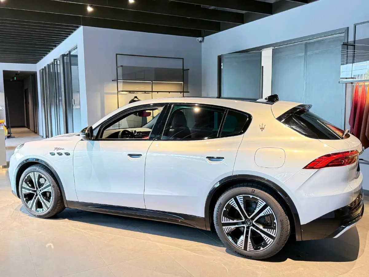 2024 Maserati Grecale 3.0T 530HP V6 8AT,autocango,china used car exporter,china ev exporter,chinese used car exporter,chinese used ev exporter
