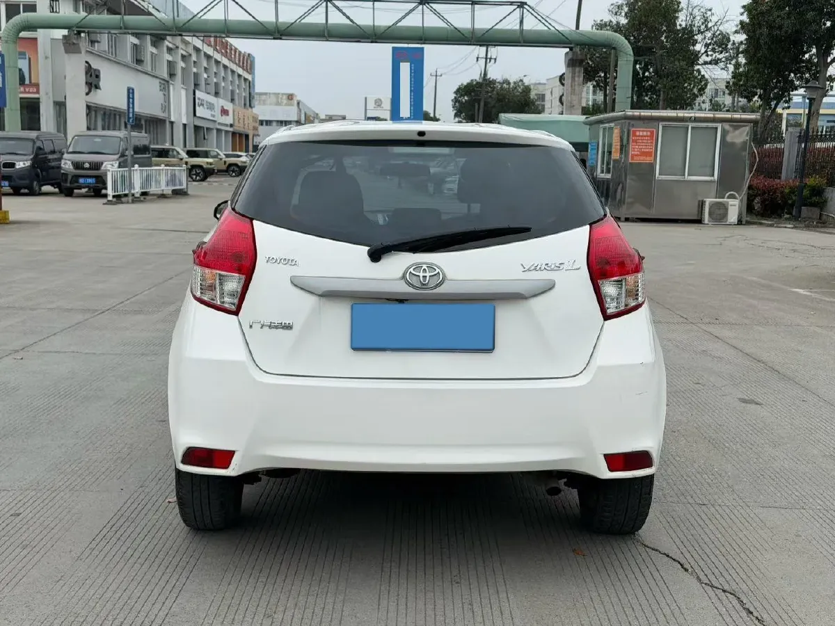 2014 Toyota Yaris L 1.5L 107HP L4 5MT,autocango,china used car exporter,china ev exporter,chinese used car exporter,chinese used ev exporter