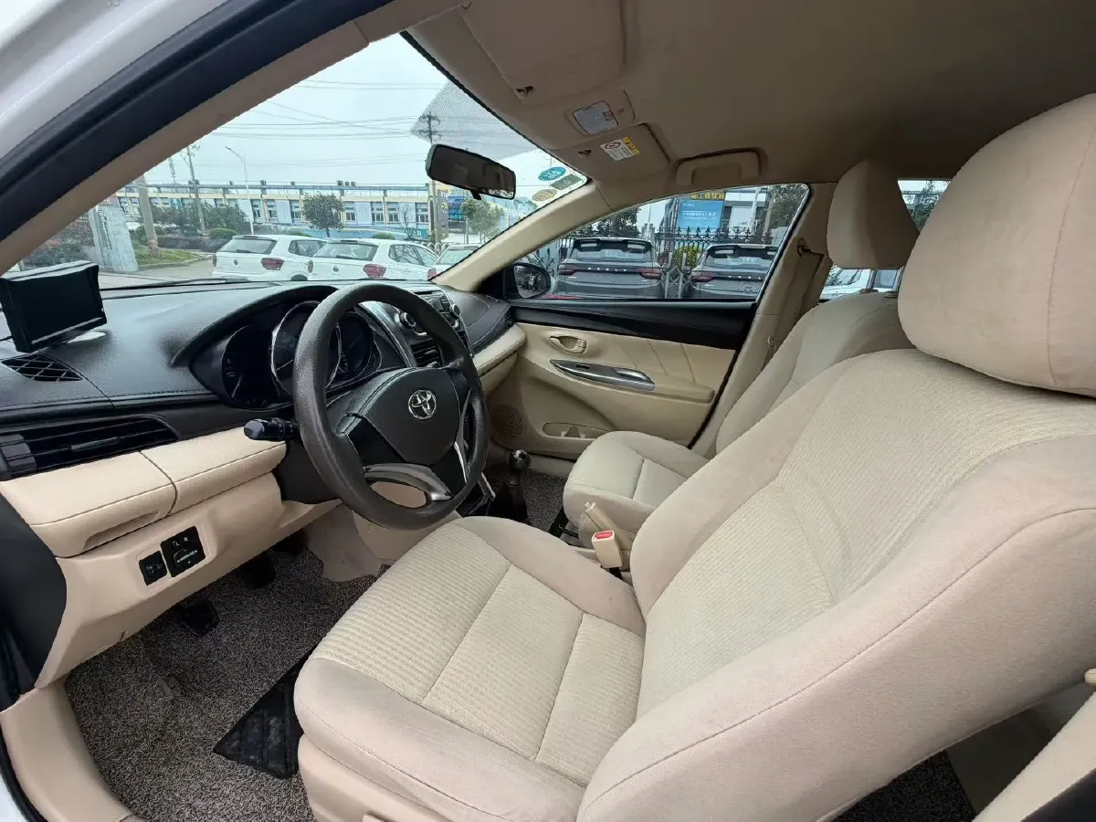 2014 Toyota Yaris L 1.5L 107HP L4 5MT,autocango,china used car exporter,china ev exporter,chinese used car exporter,chinese used ev exporter