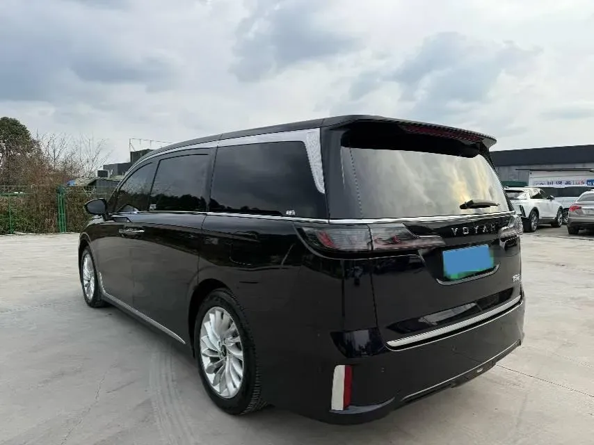 2024 Voyah Dream 1.5T 150HP L4 PHEV 43KWH,autocango,china used car exporter,china ev exporter,chinese used car exporter,chinese used ev exporter