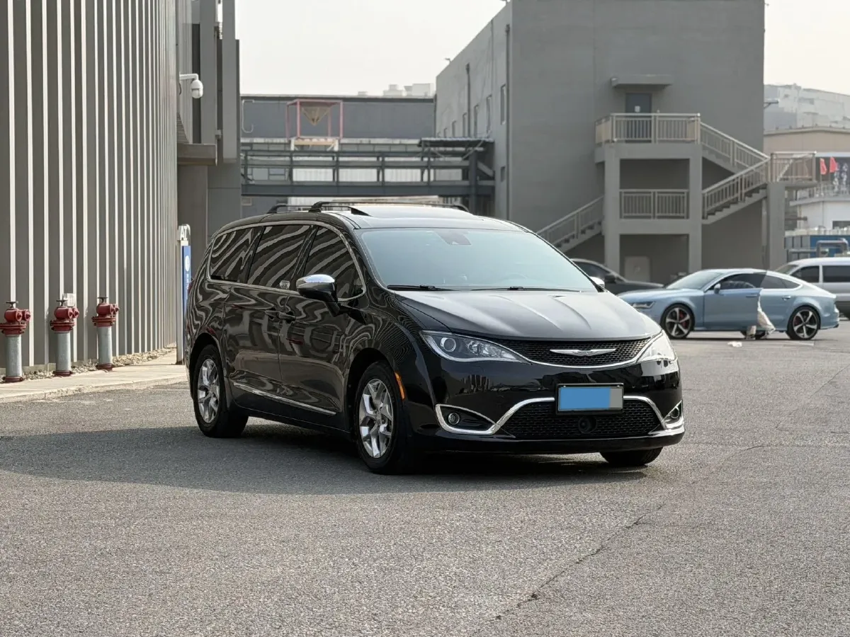 2017 Chrysler Pacifica 3.6L 279HP V6 9AT,autocango,china used car exporter,china ev exporter,chinese used car exporter,chinese used ev exporter
