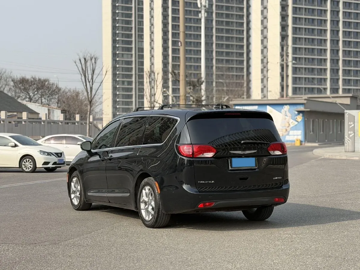 2017 Chrysler Pacifica 3.6L 279HP V6 9AT,autocango,china used car exporter,china ev exporter,chinese used car exporter,chinese used ev exporter