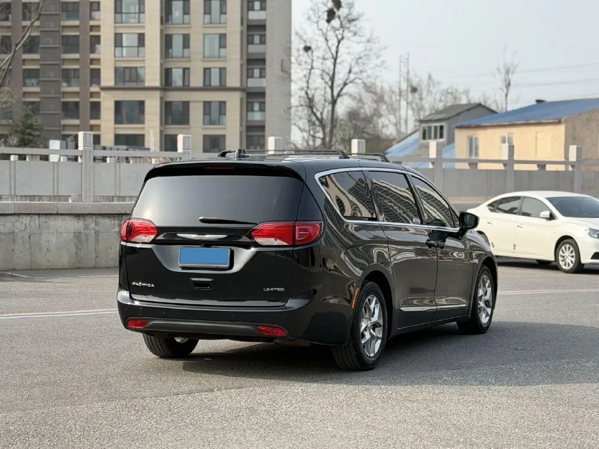 2017 Chrysler Pacifica 3.6L 279HP V6 9AT,autocango,china used car exporter,china ev exporter,chinese used car exporter,chinese used ev exporter