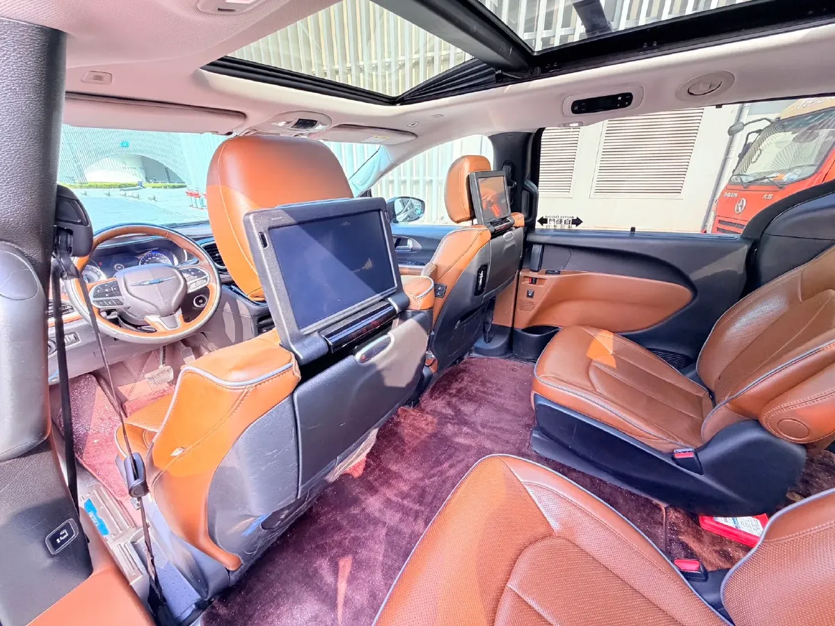 2017 Chrysler Pacifica 3.6L 279HP V6 9AT,autocango,china used car exporter,china ev exporter,chinese used car exporter,chinese used ev exporter