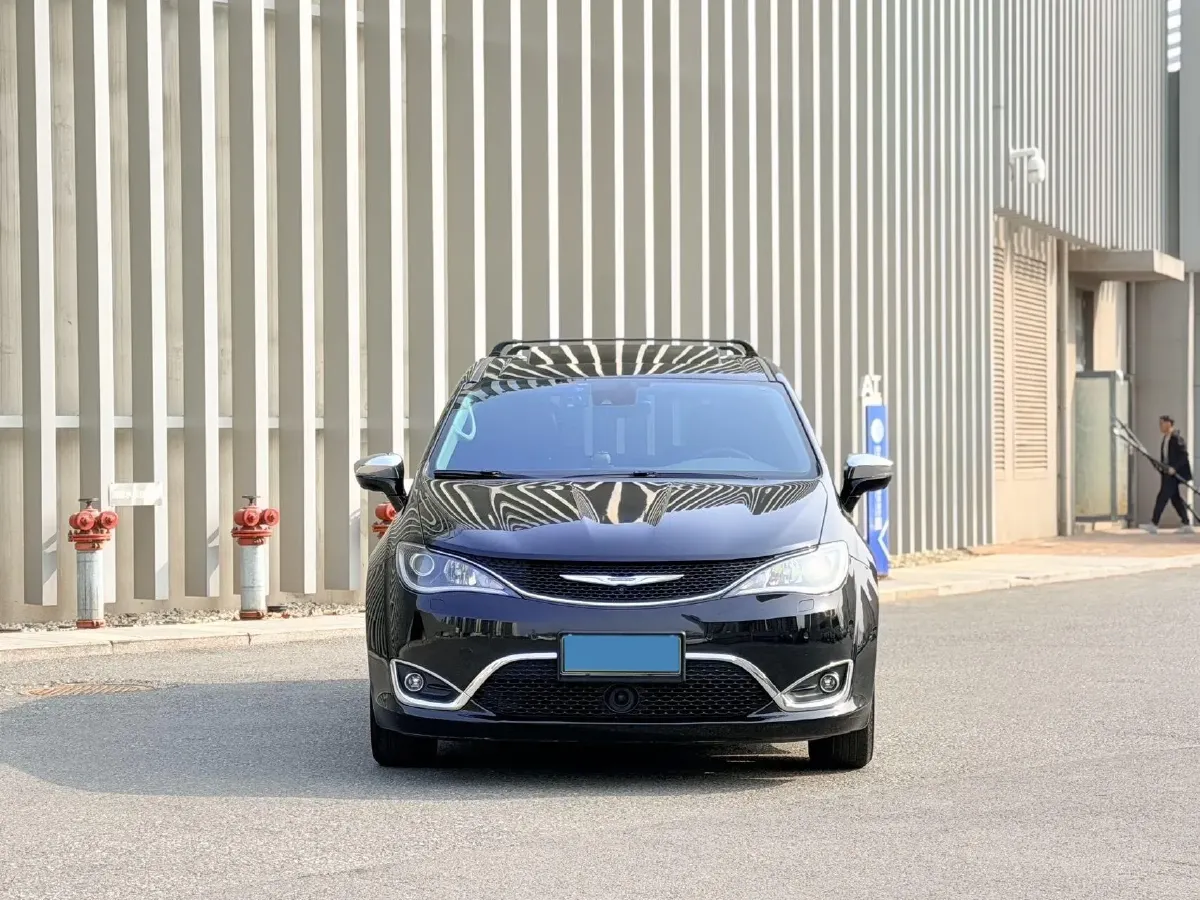 2017 Chrysler Pacifica 3.6L 279HP V6 9AT,autocango,china used car exporter,china ev exporter,chinese used car exporter,chinese used ev exporter