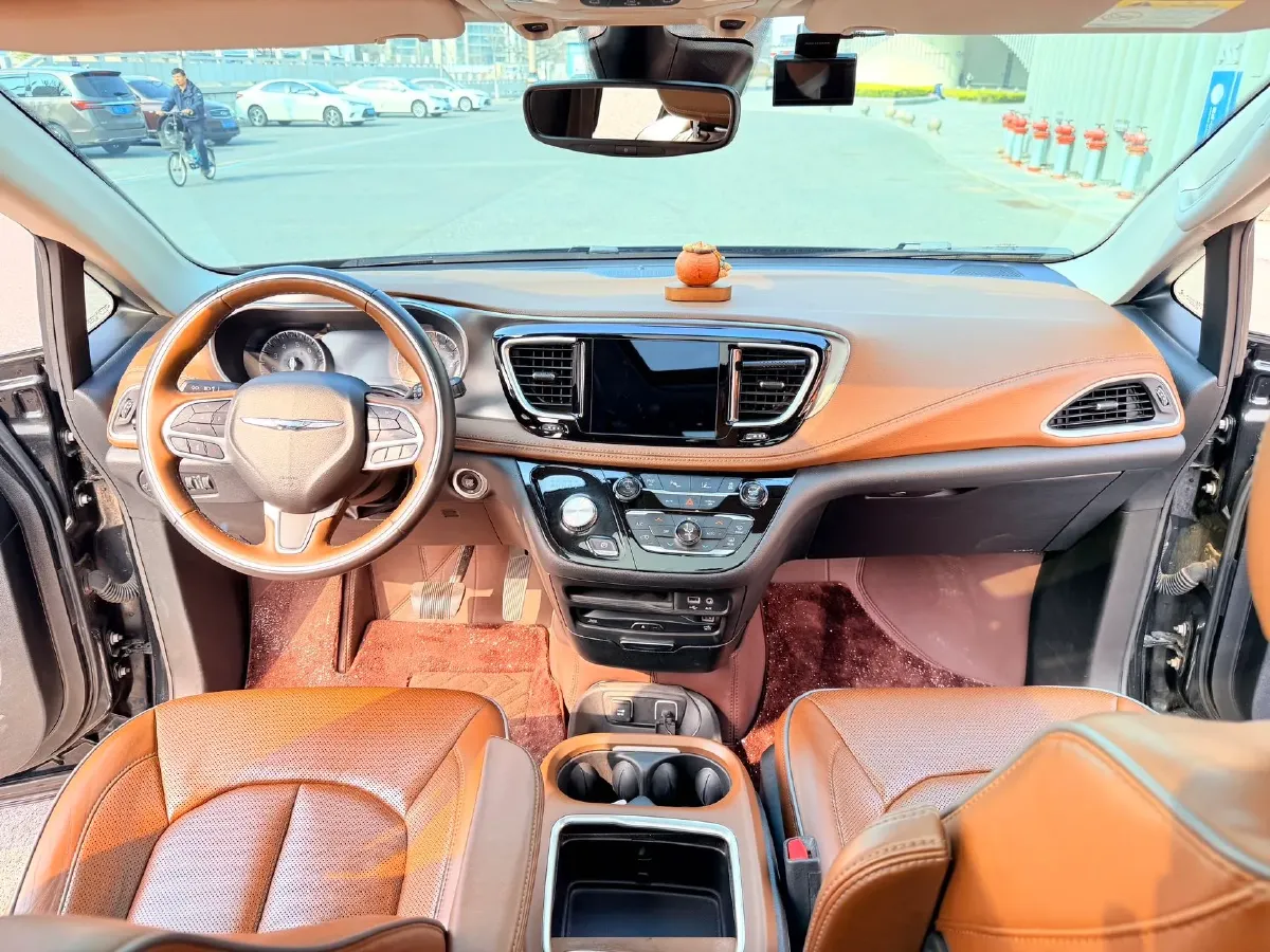 2017 Chrysler Pacifica 3.6L 279HP V6 9AT,autocango,china used car exporter,china ev exporter,chinese used car exporter,chinese used ev exporter