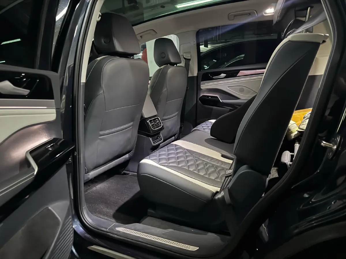 2022 Volkswagen ID.6 Crozz BEV 84.8KWH,autocango,china used car exporter,china ev exporter,chinese used car exporter,chinese used ev exporter