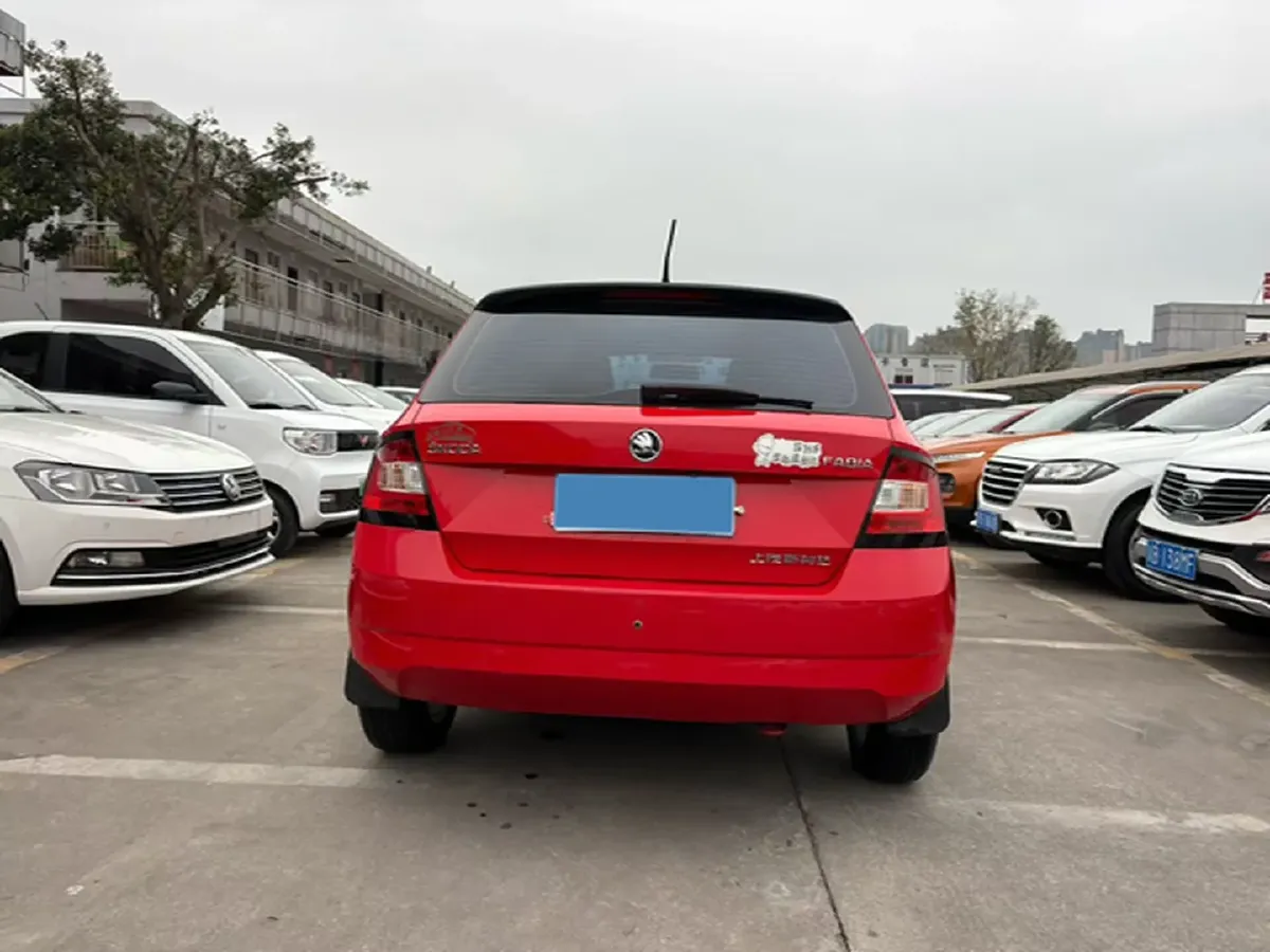 2017 Skoda Fabia 1.4L 90HP L4 6AT,autocango,china used car exporter,china ev exporter,chinese used car exporter,chinese used ev exporter