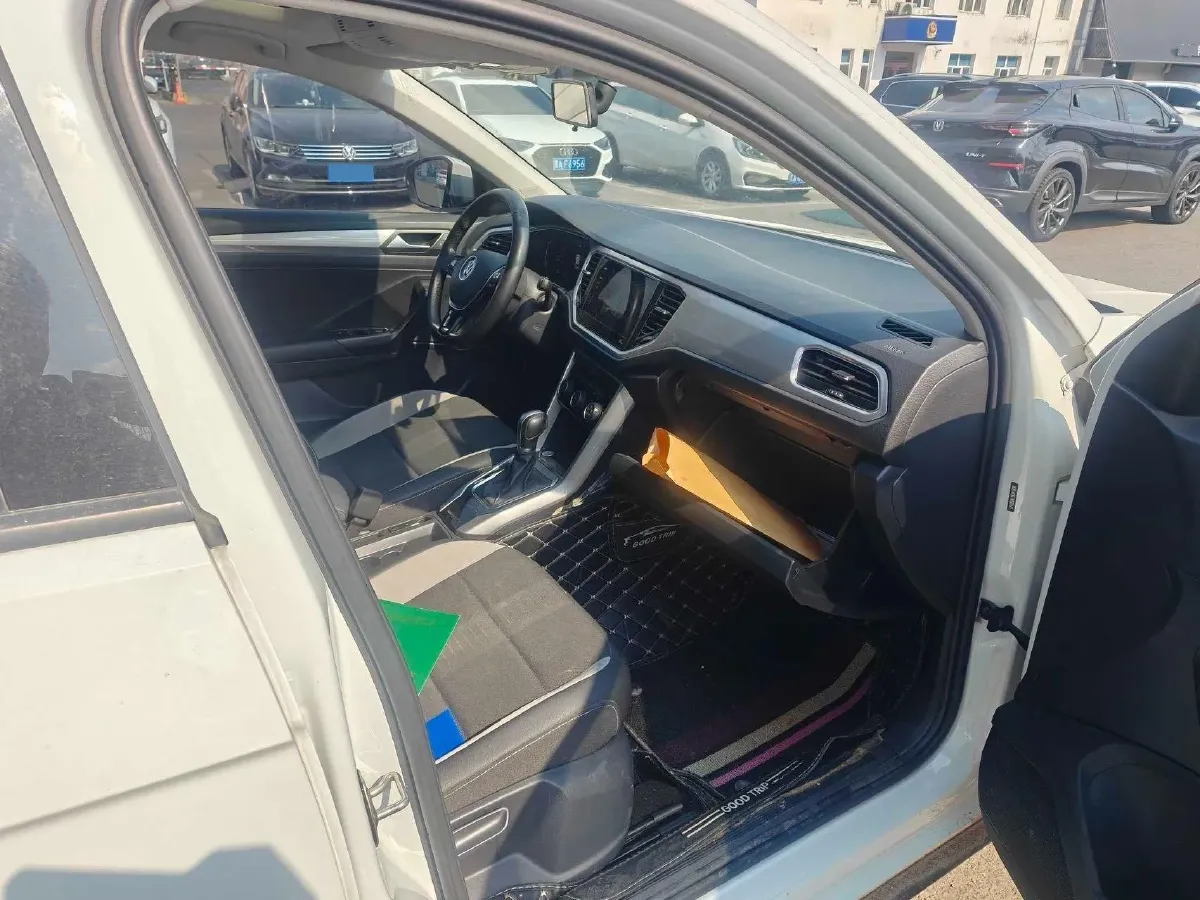 2022 Volkswagen T-Roc 1.4T 150HP L4 7DCT,autocango,china used car exporter,china ev exporter,chinese used car exporter,chinese used ev exporter